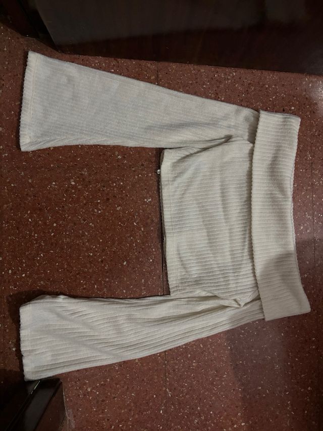 Top blanco escote Bardot manga acampanada