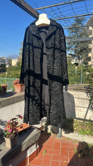 Cappotto lungo astrakan nero taglia 54