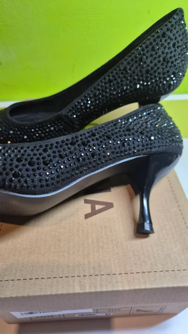 Zapatos de salón CORINA negros brillantes