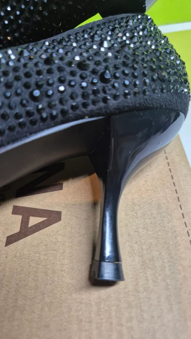 Zapatos de salón CORINA negros brillantes