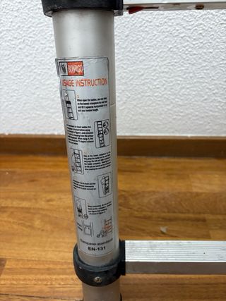 es una escalera telescópica de aluminio 2 unidades