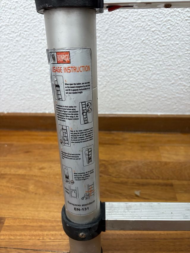 es una escalera telescópica de aluminio 2 unidades