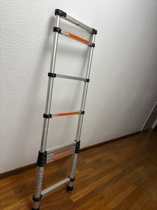 es una escalera telescópica de aluminio 2 unidades