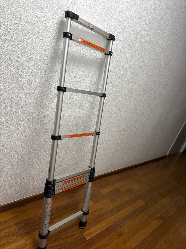 es una escalera telescópica de aluminio 2 unidades