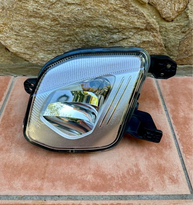 Faro antiniebla delantero derecho Ford Fiesta