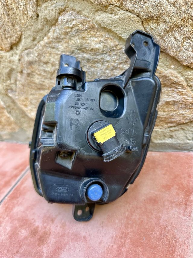 Faro antiniebla delantero derecho Ford Fiesta