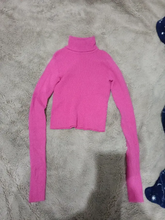 Top Bershka rosa cuello alto