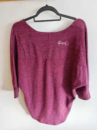 Camiseta/Jersey Desigual burdeos estampado