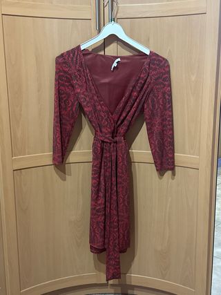 Vestido rojo estampado manga midi