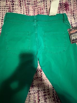Pantalón pitillo verde Zara