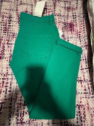 Pantalón pitillo verde Zara