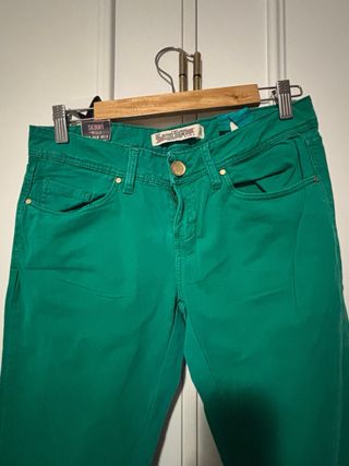 Pantalón pitillo verde Zara