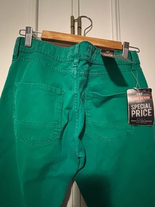 Pantalón pitillo verde Zara