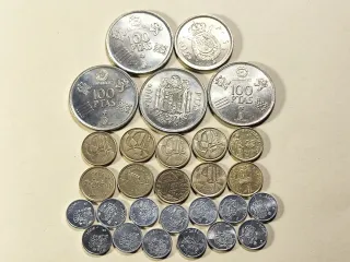 Lote 28 monedas de 100,50, 5 y 1 peseta J Carlos I