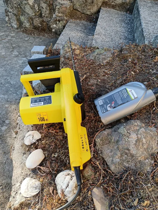 Motosierra Eléctrica YT4334-01