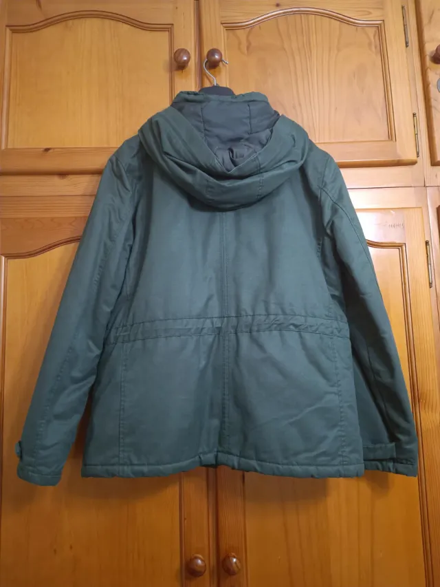 Chaquetón verde Pull&Bear talla L