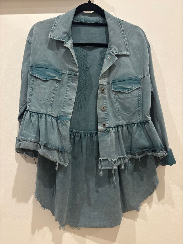 Chaqueta vaquera con volantes
