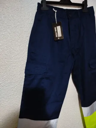 Pantalón de trabajo azul con detalles fluorescente