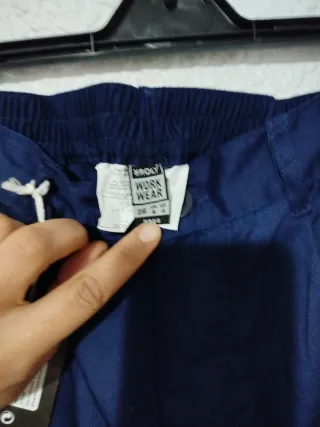Pantalón de trabajo azul con detalles fluorescente