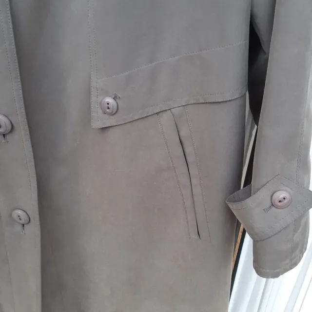 Gabardina marrón Talla XL con cuello de pelo