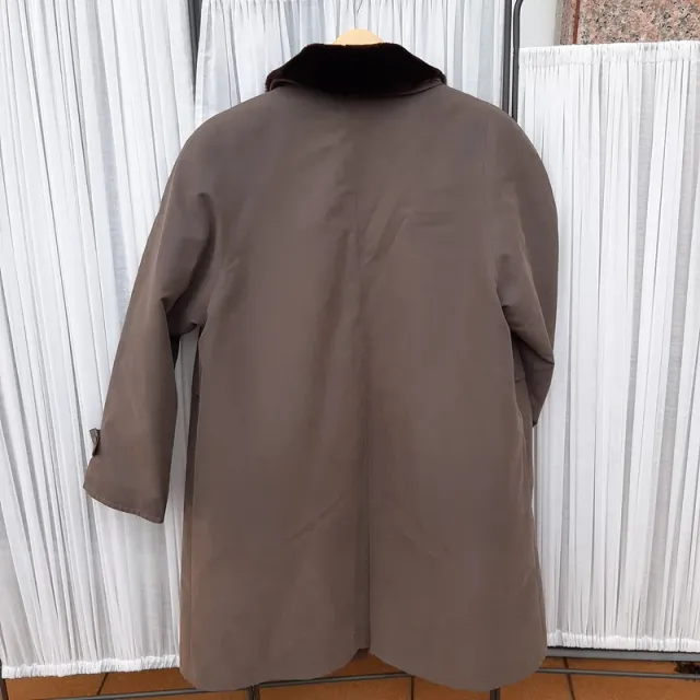 Gabardina marrón Talla XL con cuello de pelo