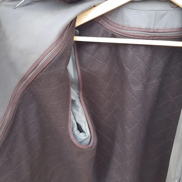 Gabardina marrón Talla XL con cuello de pelo