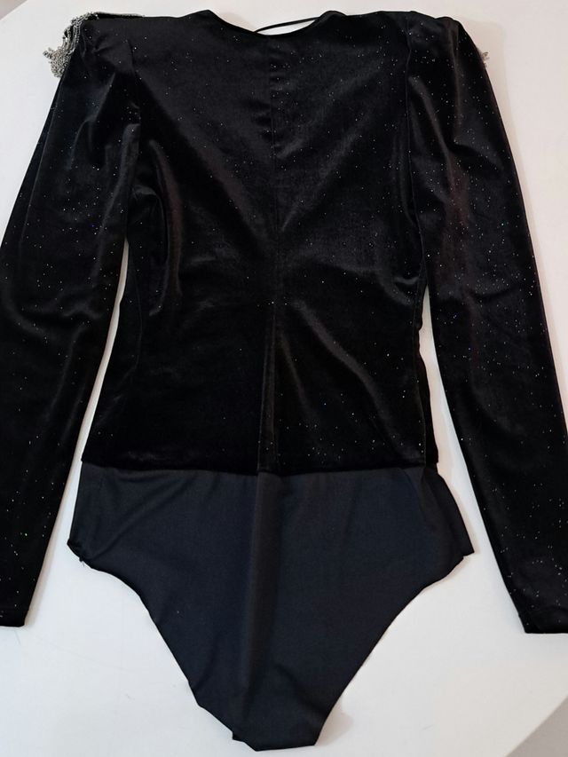 Body terciopelo Zara con hombreras