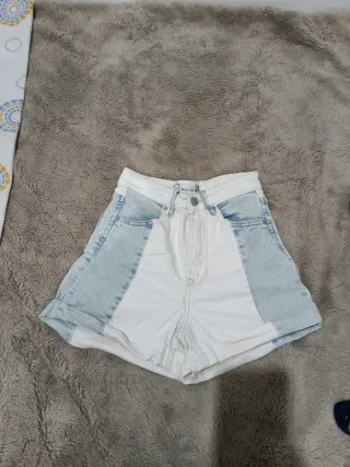 Pantalón corto vaquero blanco y azul