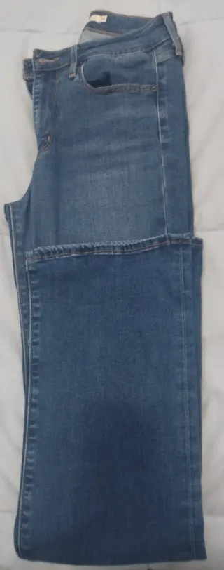 Levi's acampanados talla 28