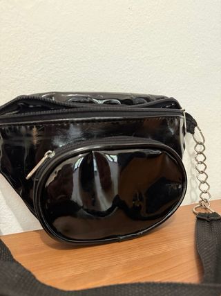 Bandolera negra brillante