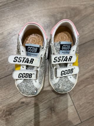 Zapatillas Golden Goose niña plateadas y amarillas