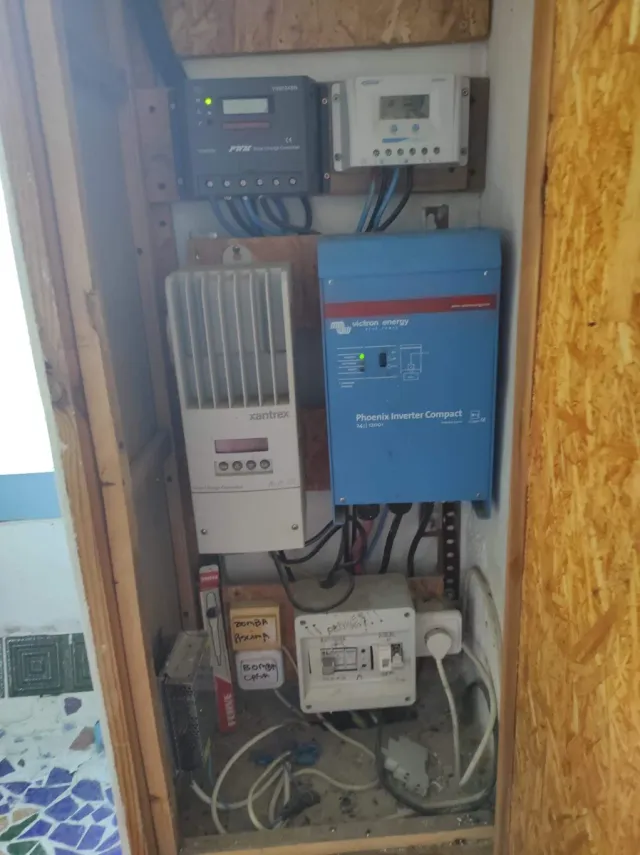 Inversor Victron 1200W + Controlador Xantrex 60A