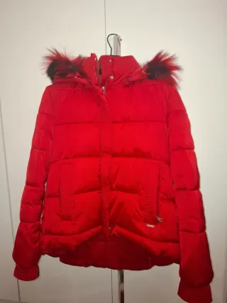 Guess Giubbotto Rosso con Cappuccio