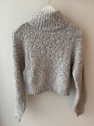 Jersey Hollister cuello alto gris plateado