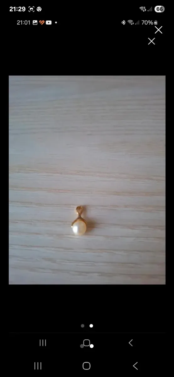 Colgante dorado con perla