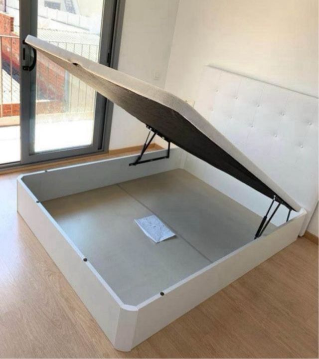 Canapés, testate per letti, sommier, basi imbottite, cuscini, nuovi di fabbrica con garanzia, buona qualità e buona fermezza.