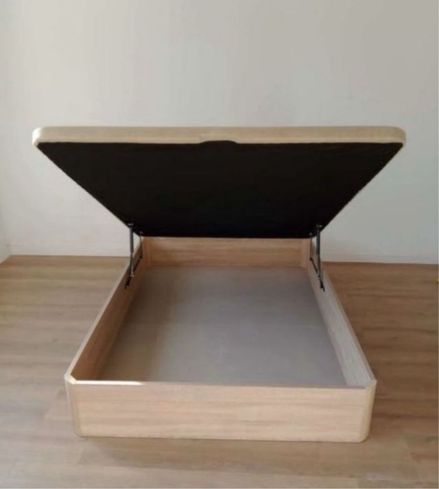 Canapés, testate per letti, sommier, basi imbottite, cuscini, nuovi di fabbrica con garanzia, buona qualità e buona fermezza.