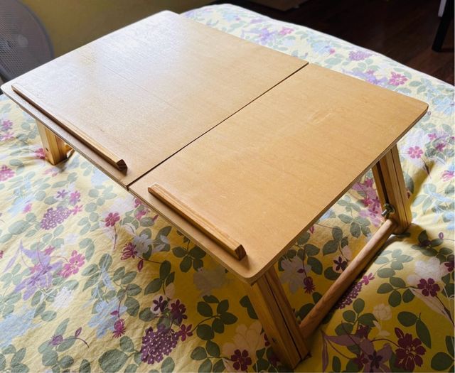Mesa plegable para portátil de madera