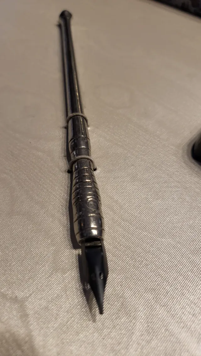 Estilográfica antigua Le Stile con tintero