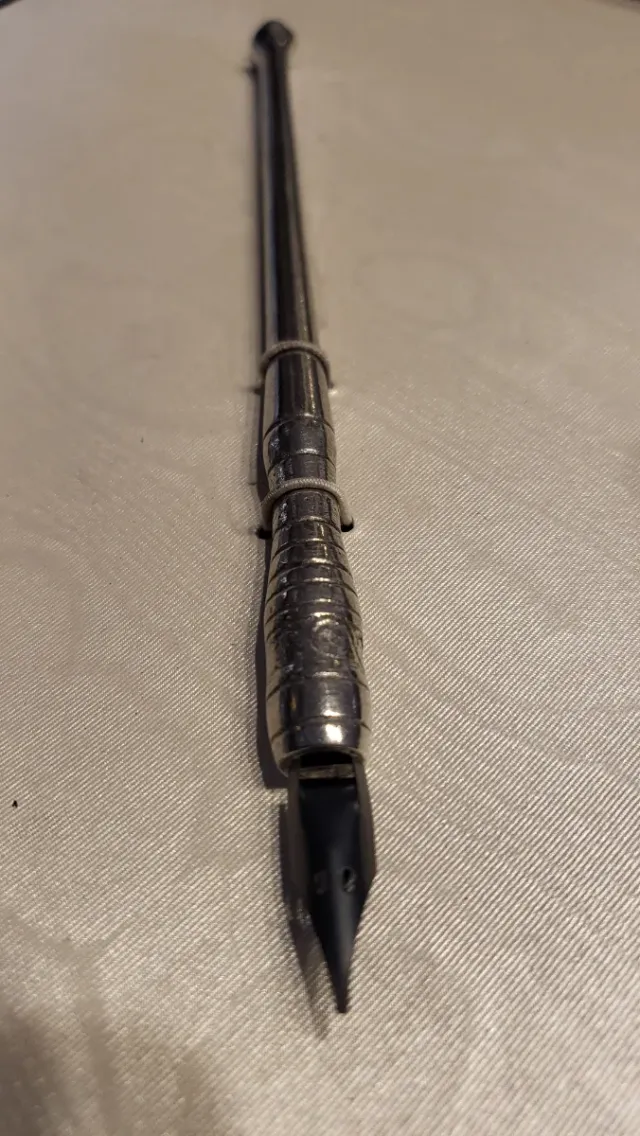 Estilográfica antigua Le Stile con tintero