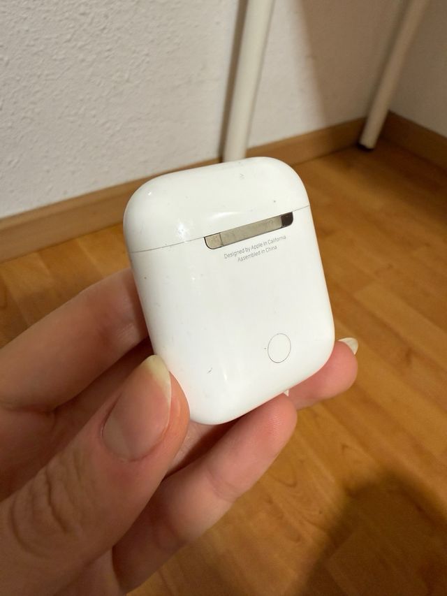 AirPods 2 Apple