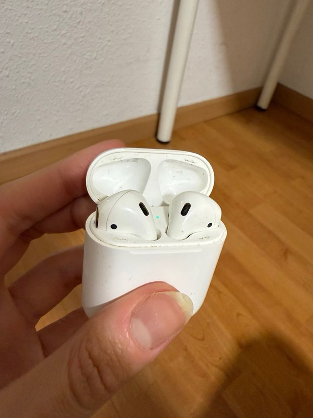AirPods 2 Apple