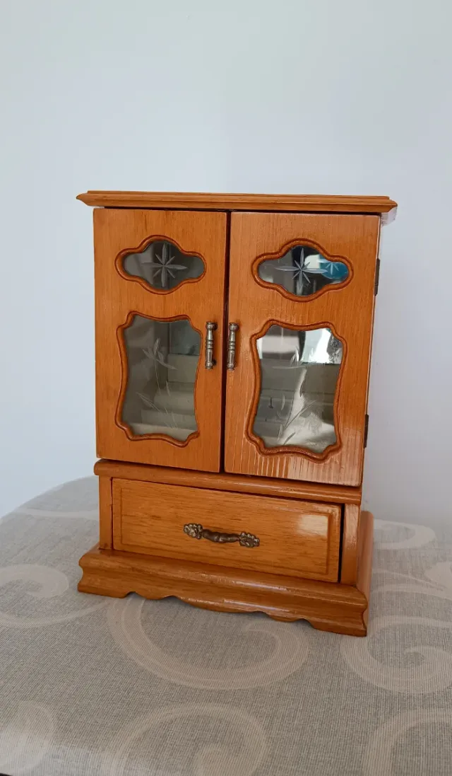 Joyero madera y cristal tallado