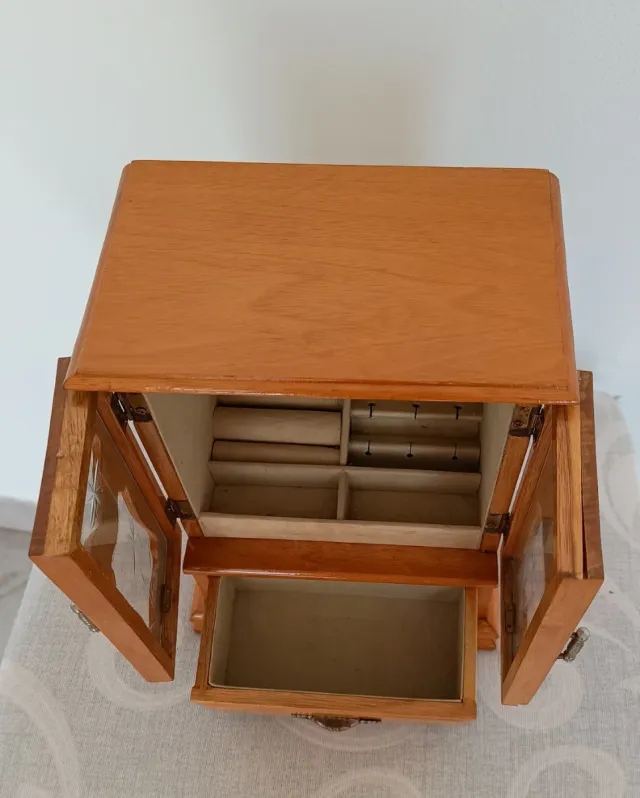 Joyero madera y cristal tallado