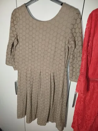 2 vestiti taglia M - rosso in regalo, motivi