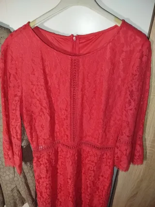 2 vestiti taglia M - rosso in regalo, motivi