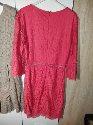 2 vestiti taglia M - rosso in regalo, motivi