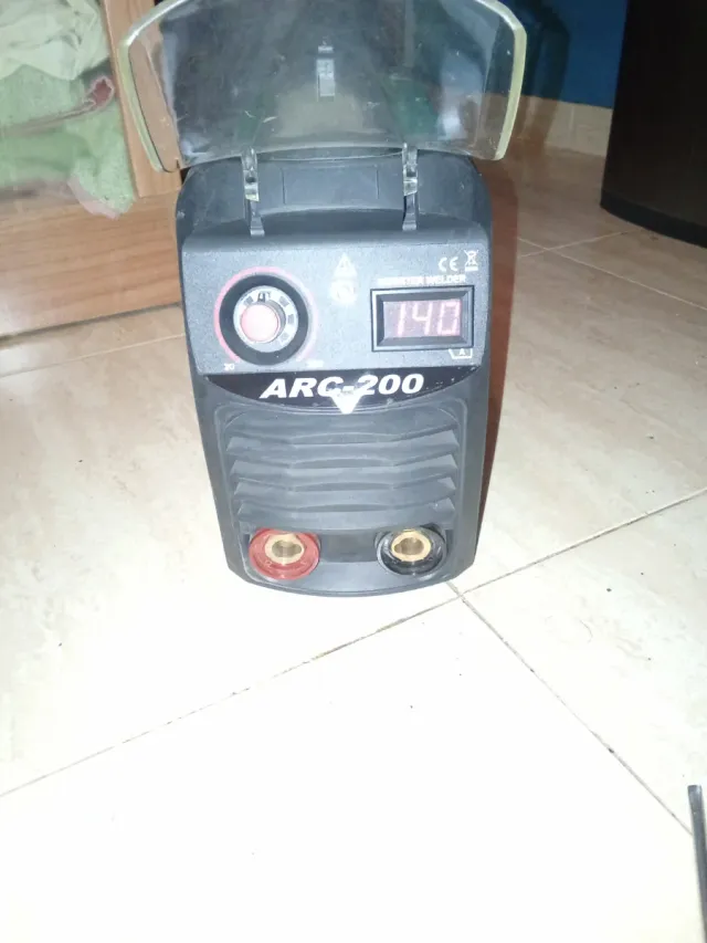 Soldador Inverter ARC-200 200A