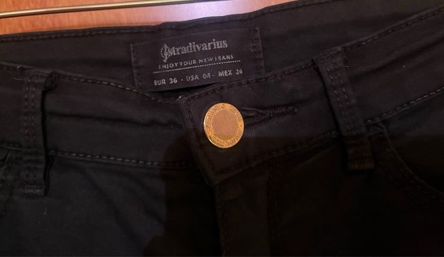 Pantalones vaqueros Stradivarius negros