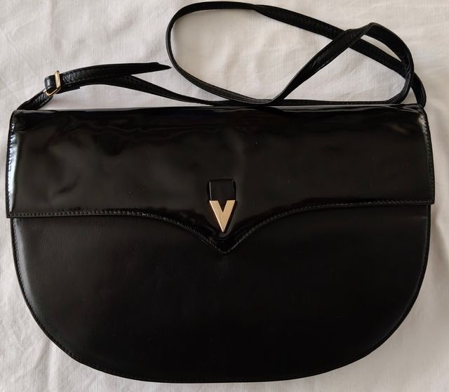 Borsa a spalla in pelle nera con logo V